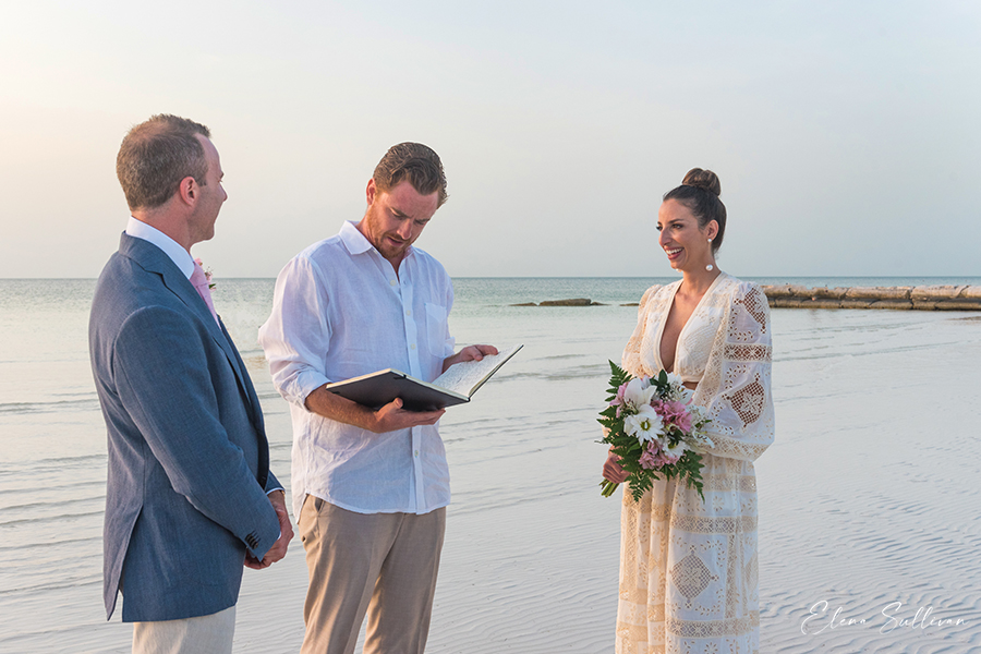 wedding ceremony in the sea couple