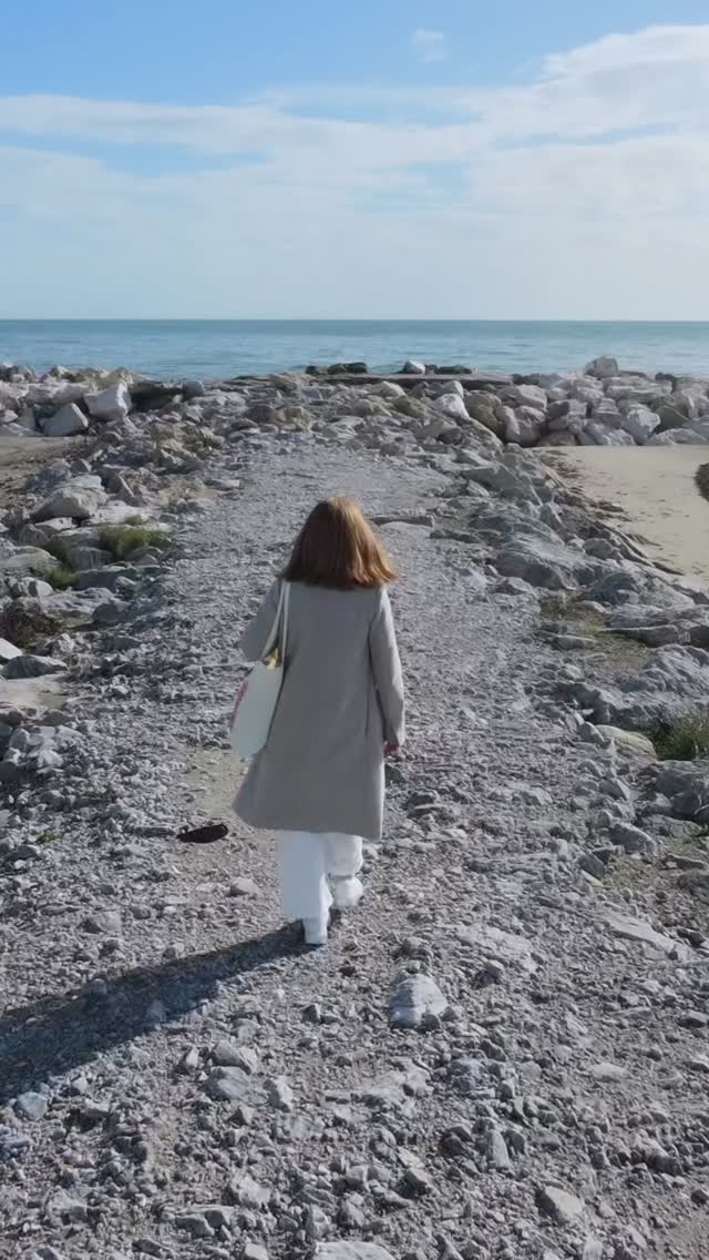 Costa del Sol from above is where every coastline curve reminds you to slow down, breathe, and just take it in. If you’re dreaming of Spain, save this view. This is the everyday backdrop waiting on the Costa del Sol. #spain #malaga #marbella #seville #travel