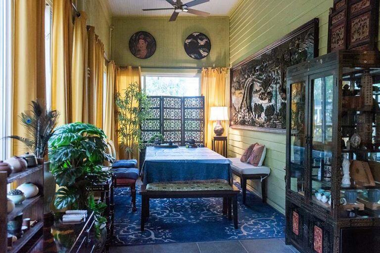Savannah’s Hidden Gem Victorian House with a Chinese Interior Design
