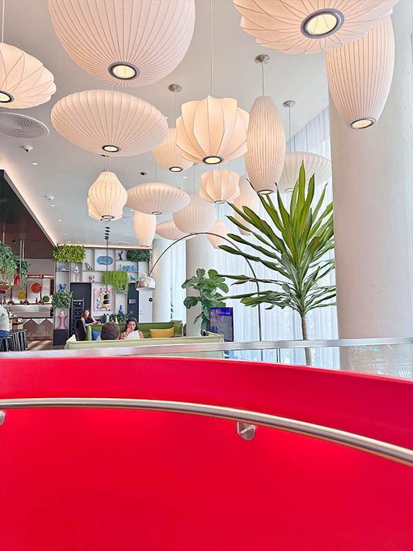 bold-interior-design-hotel-lobby