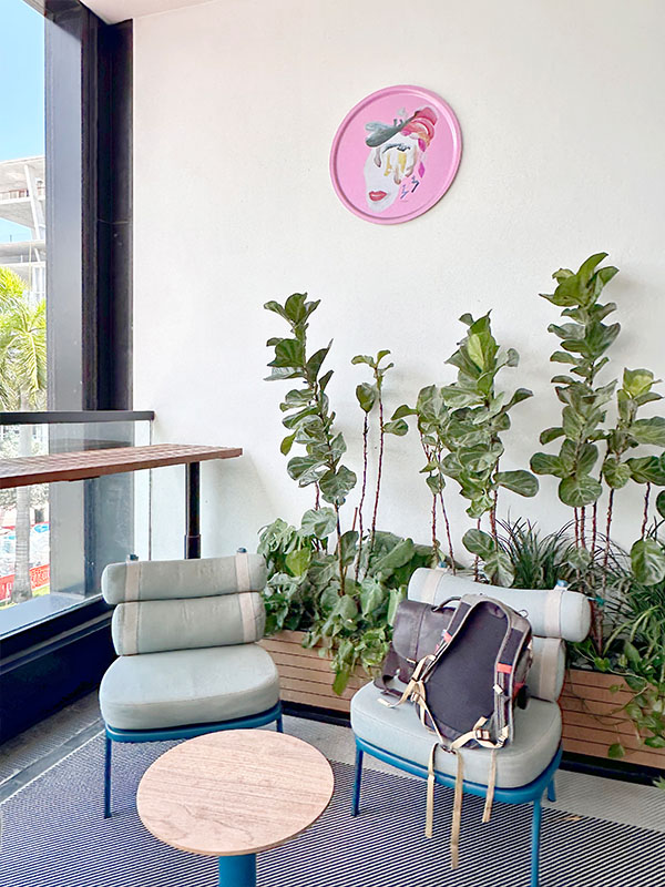 hotel-interior-design-balcony-citizenm-miami