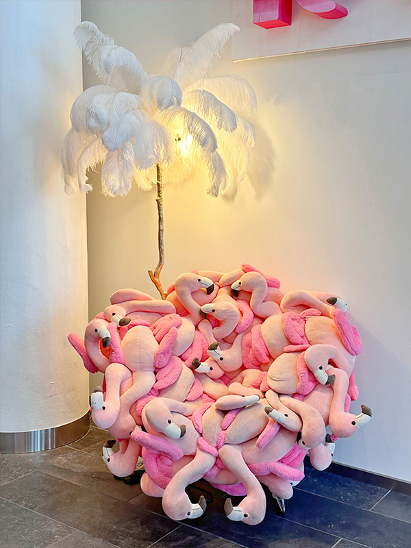 modern-futuristic-flamingos-chair-design-hotel-citizenm-miami