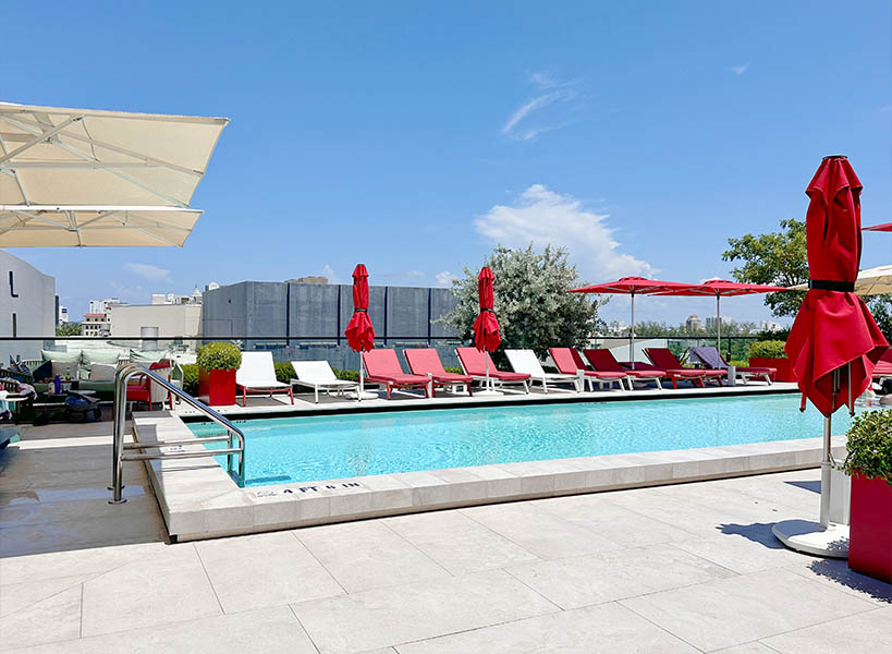 rooftop-pool-citizenm-south-beach-miami