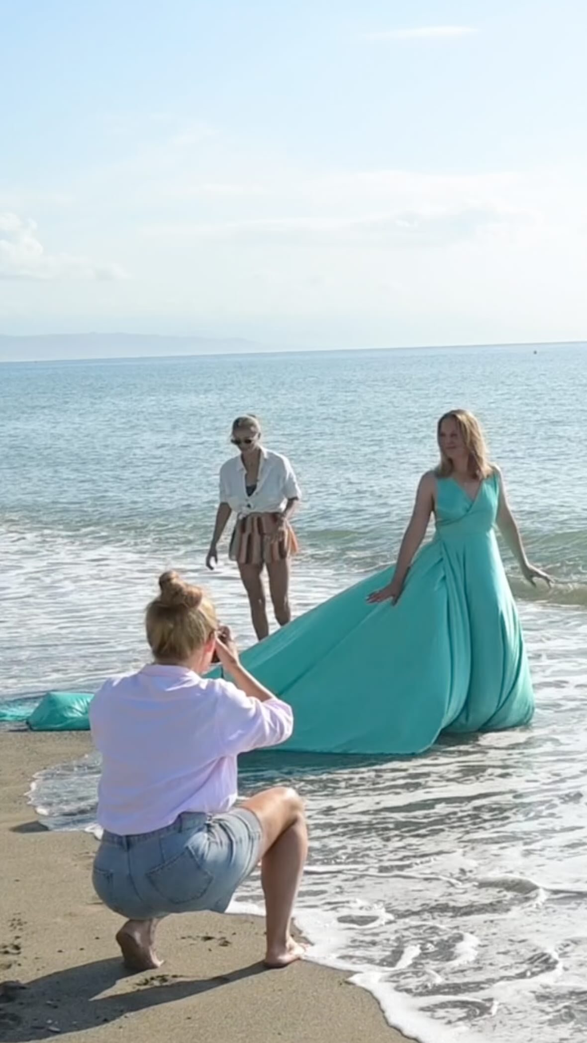 Creative adventures are the best when you are in a company of like-minded people Thank you @grageraoficial and @alinaaaaaaaa_g 🤗🤗That was an amazing day! #travel #Spain #flyingdressphotoshoot #flyingdressphotographer #beachphotoshoot