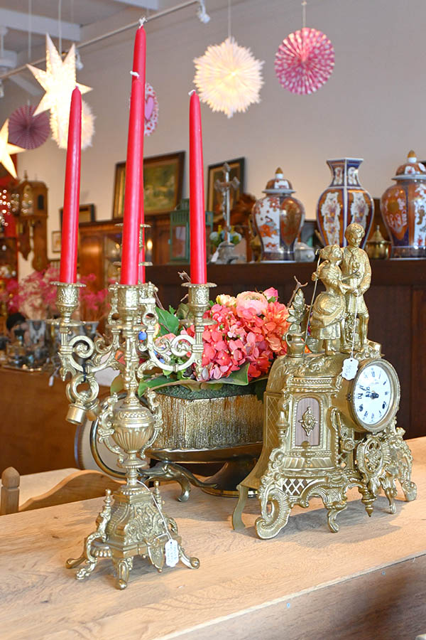Design Toscano Grande Chateau Beaumont-Clock-and-Candelabra-Ensemble