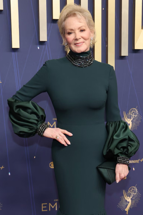 Jean-Smart-wearing-green-dress-emmy-award-2025