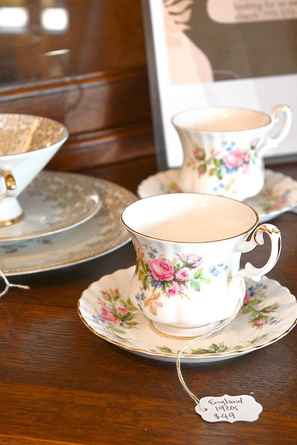 Royal-Albert-Moss-Rose-Teacups