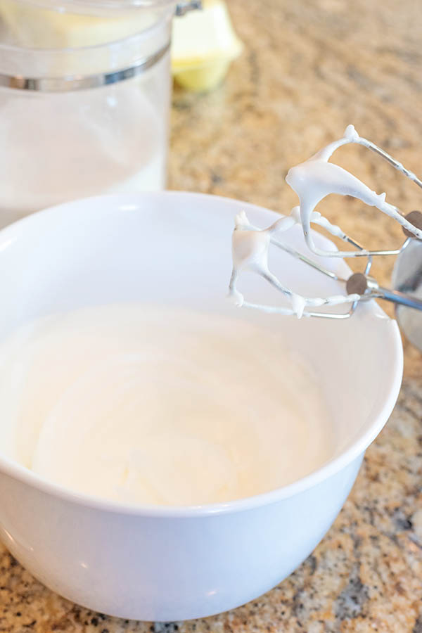 Senator-Cake-with-Meringue-beat-the-egg-whites