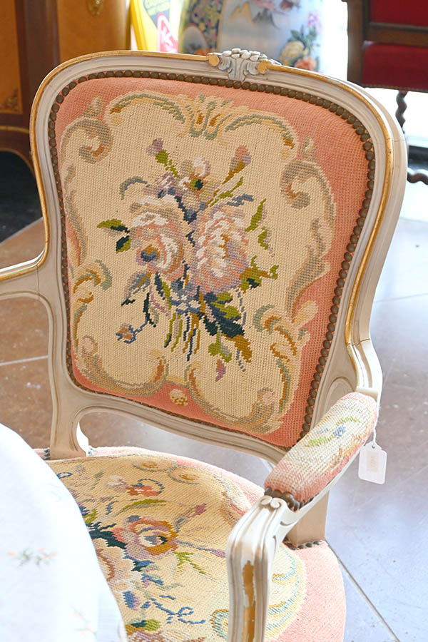 Vintage-French-Provincial-Louis-XVI-Pink-Neddlepoint-Tapestry-Chairs