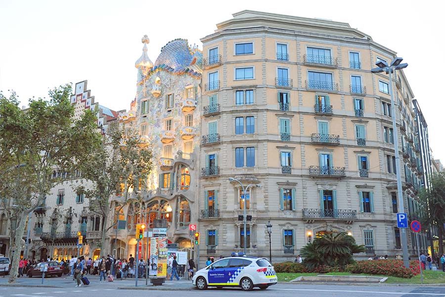 casa-batllo-barcelona-spain-gaudi-architecture