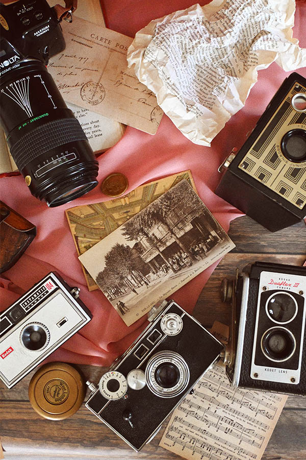 collection-of-vintage-film-cameras