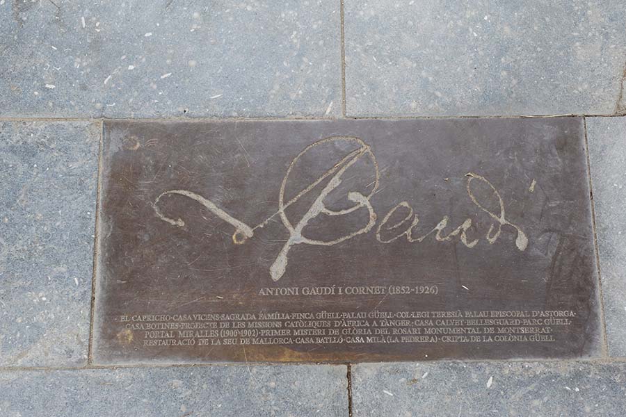 gaudi-barcelona-signture