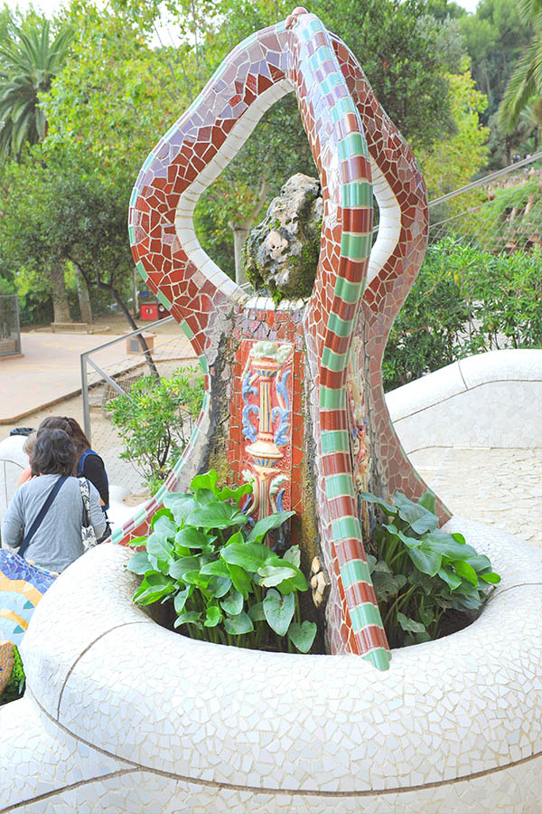 sculture-of-dragon-park-guell-barcelona