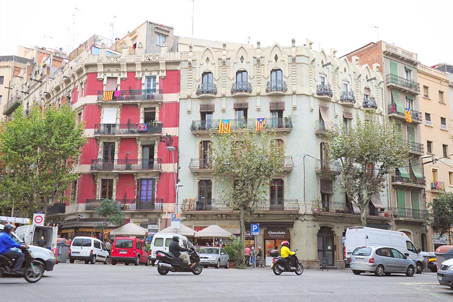 spain-barcelona-architecture-gaudi