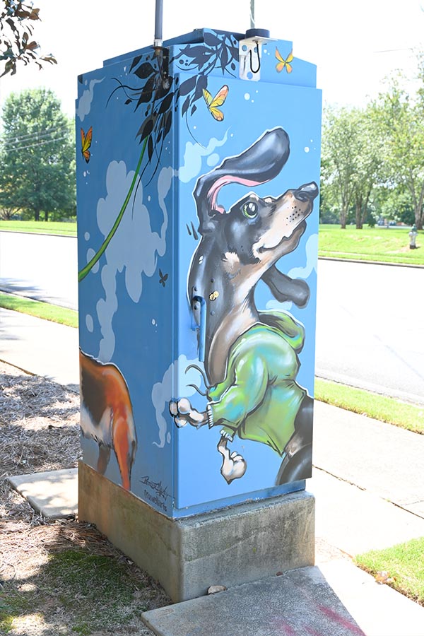 street-art-utility-box-dogs