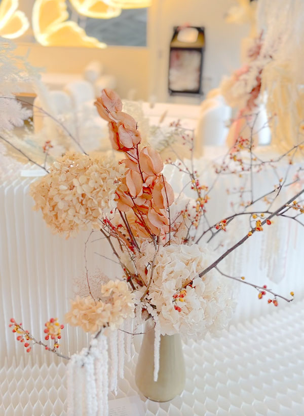 dried-silk-flowers-exhibited