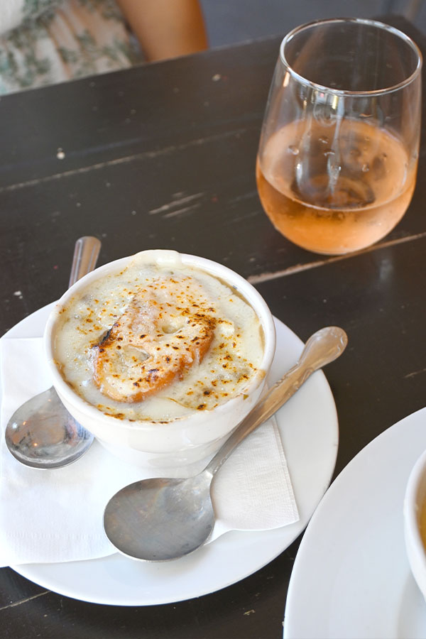 french-onion-soup-in-restaurant-roswell-provisions