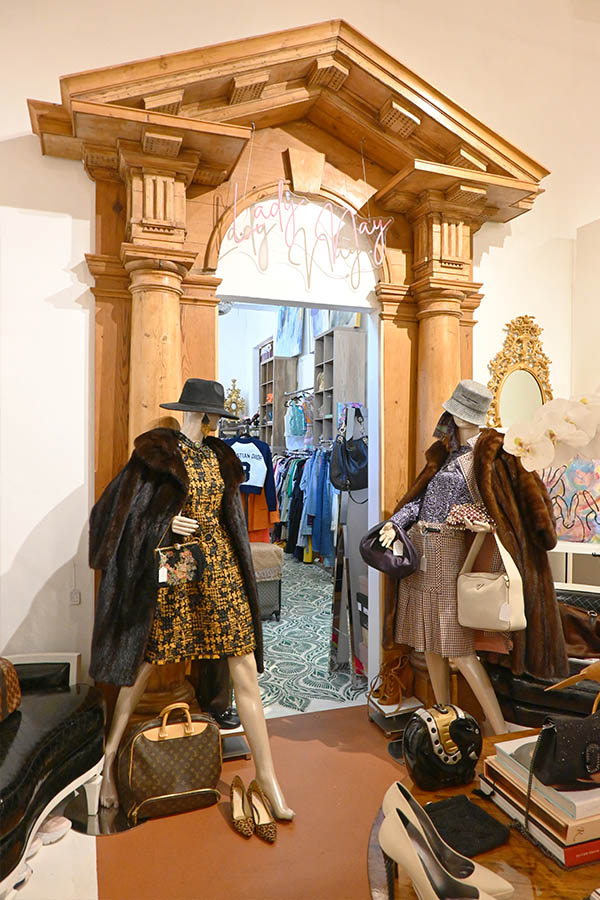 vintage-style-store-entrance-is-depicted-with-an-ornate-wooden-archway-la-librerie-atlabta