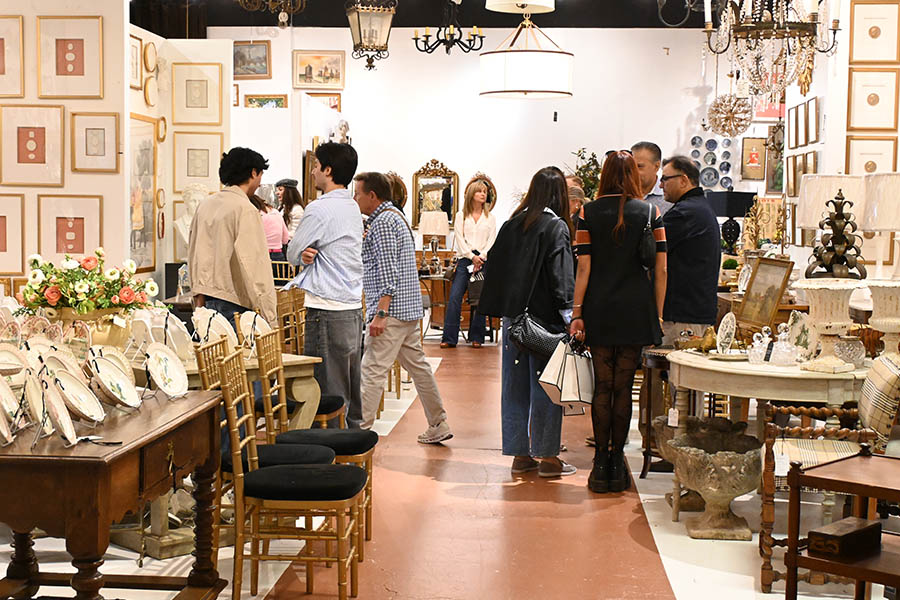 people-shopping-antiques-vintage-home-furnishings-store-atlanta-ga