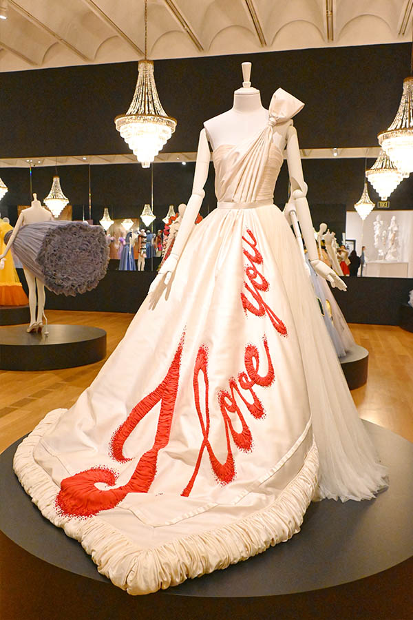 i-love-you-fashion-statements-collection-viktor-androlf