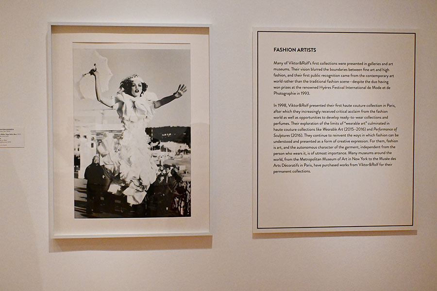 photo-exhibition-viktor-and-rolf-fashion-art