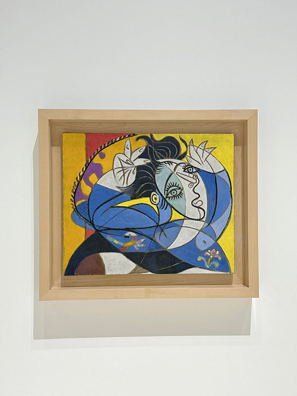 vibrant-cubist-portrait-displayed-in-a-light-wood-frame-mujer-con-los-brazos-levantados
