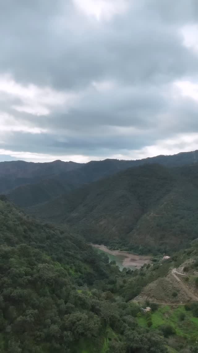 Located between the mountains of the Sierra de las Nieves, Istán is a small white village with breathtaking views over the valley and the coast beyond.�To get here you follow winding mountain roads that already feel like part of the experience.
Often called the “Spring of the Costa del Sol,” Istán is known for its fresh mountain water, Moorish roots, and peaceful rhythm of life.�Stone streets, whitewashed houses, and the sound of water flowing through the village make it feel timeless. #travel #spain #malaga #visitspain #spain❤️