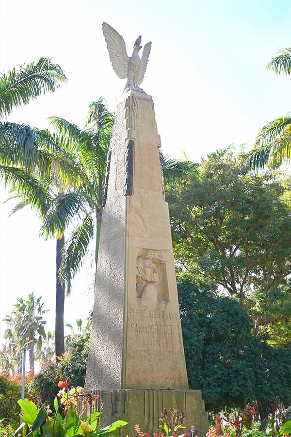 Salvador-Rueda-Monument