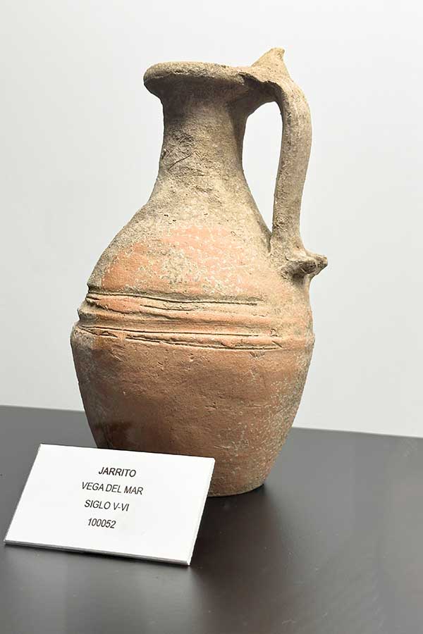 arthenware-vessel-known-as-a-jarrito-from-Vega-del-Mar