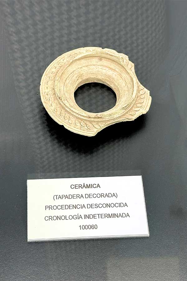 circular-fragment-of-decorated-ceramic-lid-of-unknown-origin-and-indeterminate-chronology