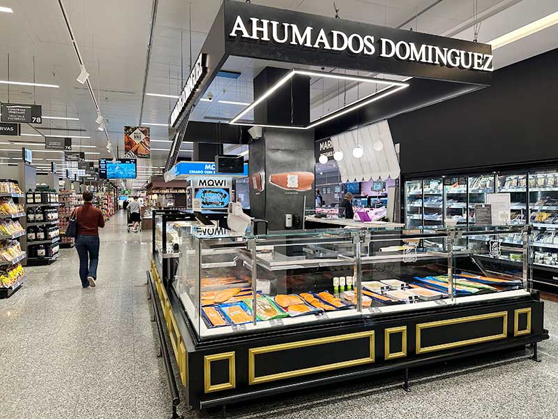 Smoked-fish-kiosk-branded-Ahumados-Dominguez