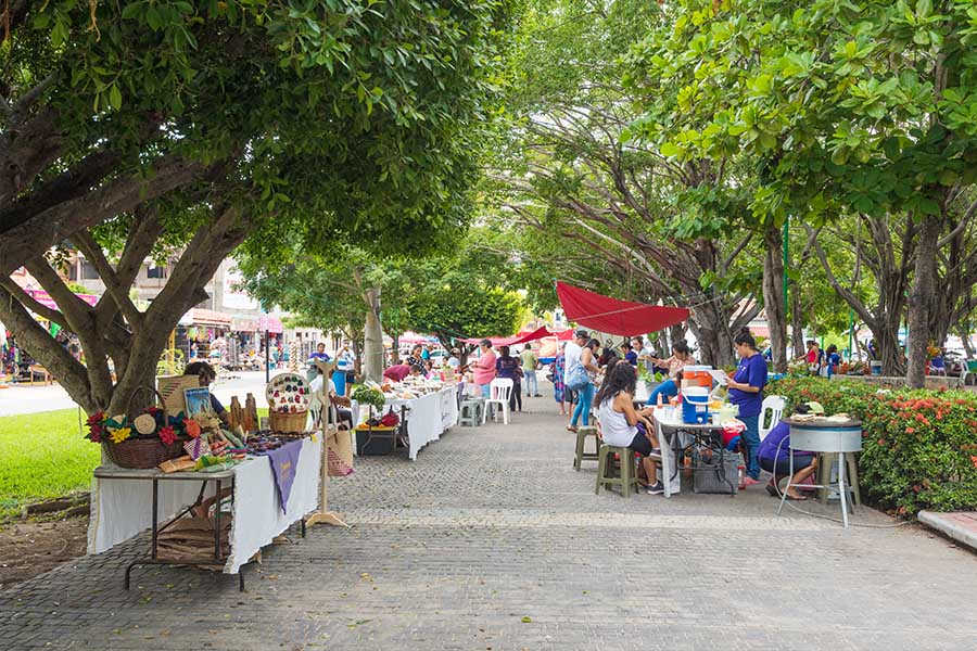 food-market-in-huatulco-mexico