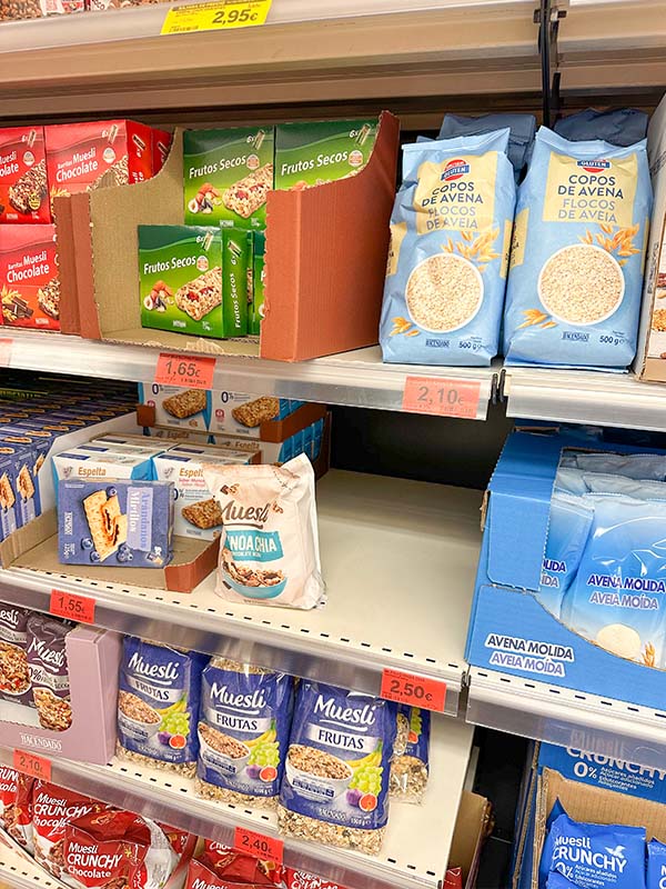 grocery-store-shelf-with-various-muesli-and-oat-products