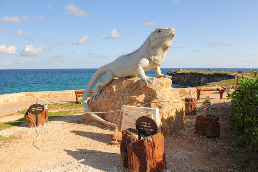 iguana-monument-in-isla-mujeres
