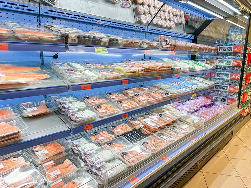 refrigerated-seafood-section