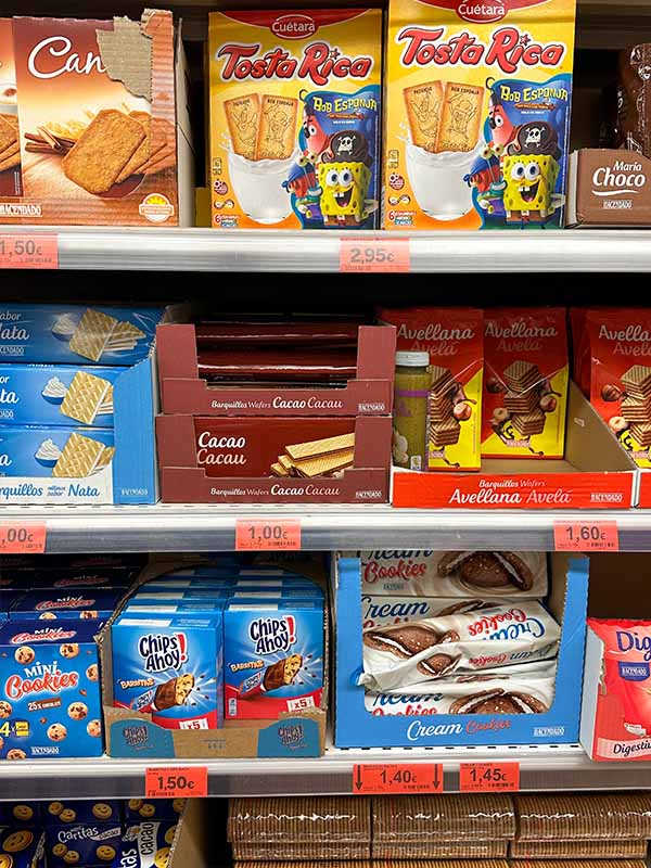 shelves-stocked-with-tosta-rica-chips-ahoy-and-other-cookies