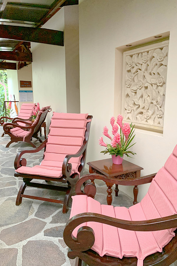 Relaxing-spa-lounge-pink-ginger-Costa-Rica-wellness