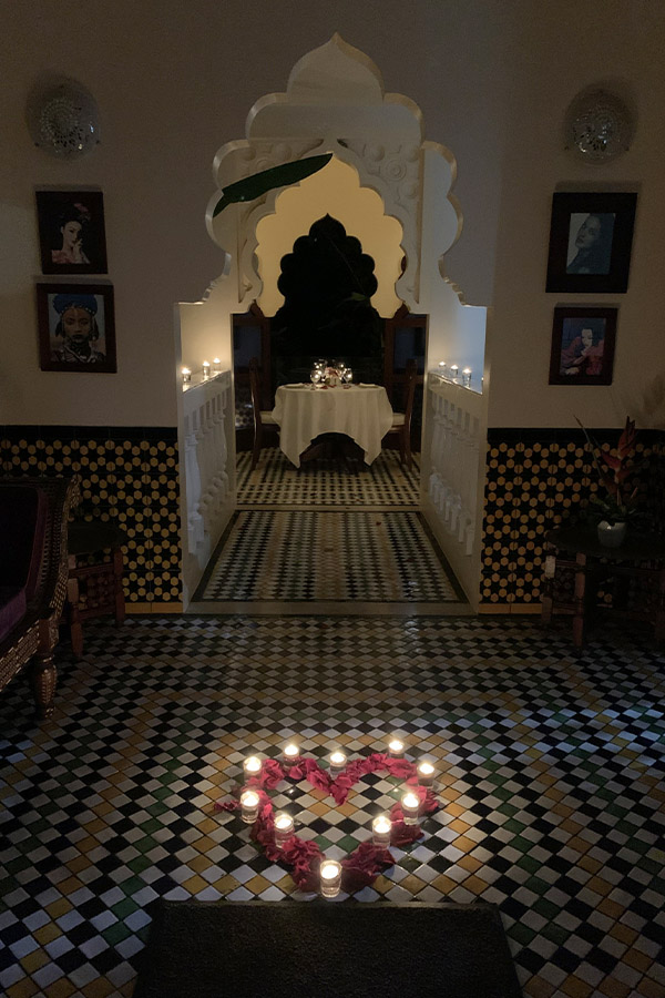 Romantic-candlelight-heart-mosaic-floors-Costa-Rica-evening