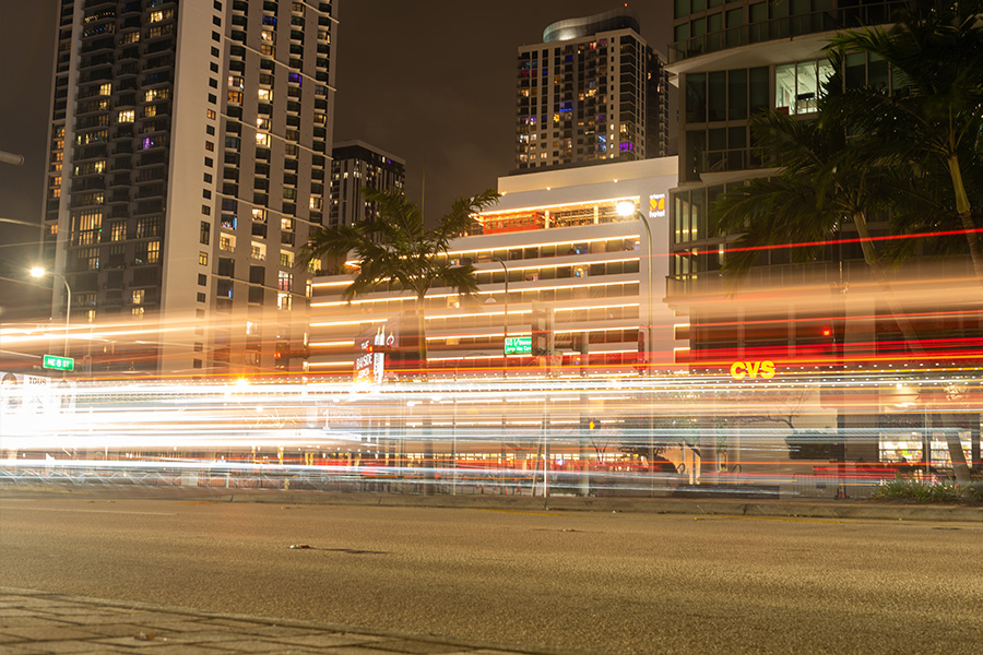 light-trail-photography-at-night-in-miami