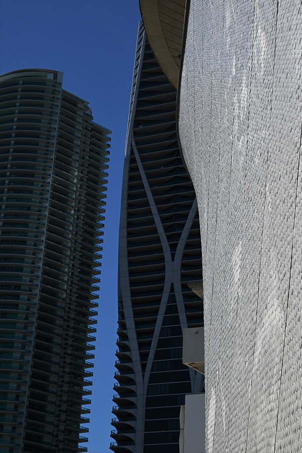 low-angle-view-of-curved-balconies-and-sinuous-concrete-lines-defining-modern-Miami-Architecture