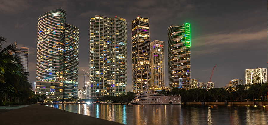 miami-night-photo-architecture