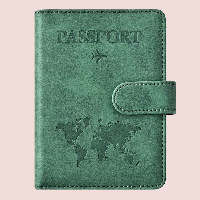 passport-holder-for-traveling
