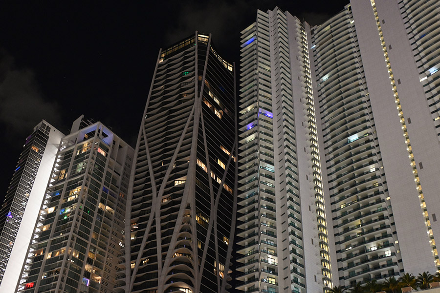 residential-apartment-grid-miami-architecture-night-balcony-illuminations