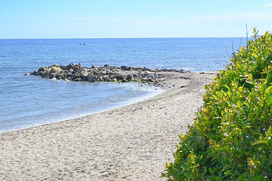 best-beaches-in-marbella-fontanilla-rocky-jetty