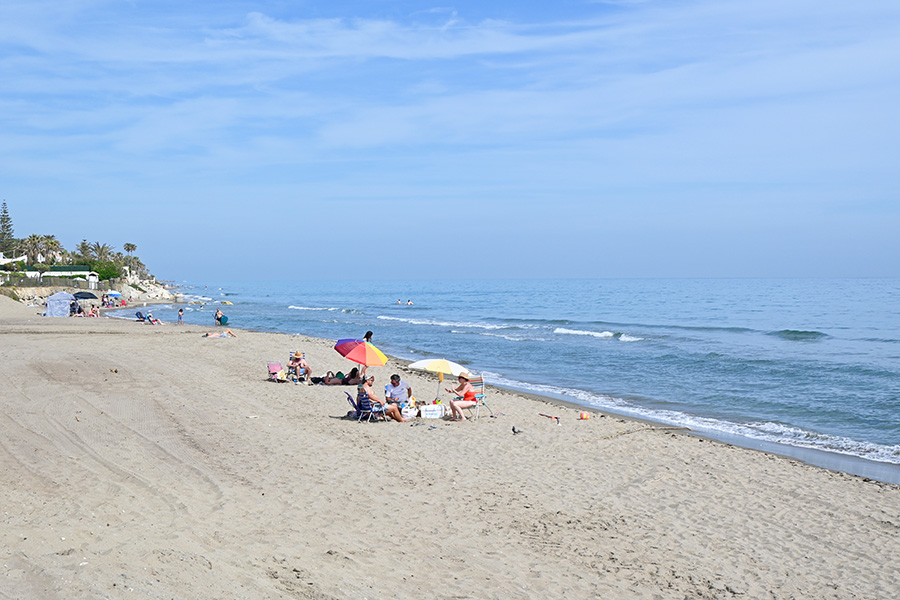 less-crowded-beaches-in-marbella-spain