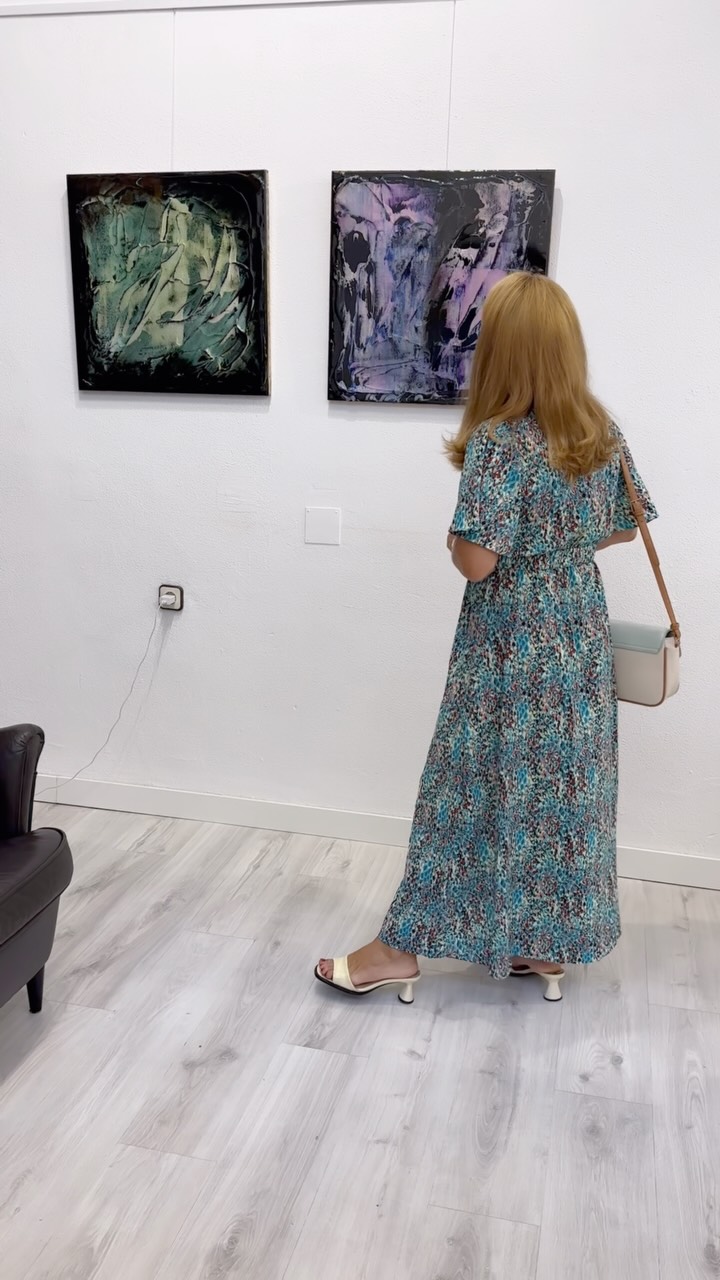 Spent the evening at the opening of a contemporary art exhibition at Fusion Málaga Art Gallery. @thefusionartgallery 
One of the things I enjoy most about contemporary art is that it invites interpretation rather than giving answers. Every piece tells a different story depending on who’s looking at it.
A lovely evening filled with creativity, conversation, and plenty of inspiration. #spain #malaga #artexhibitions #art #travel