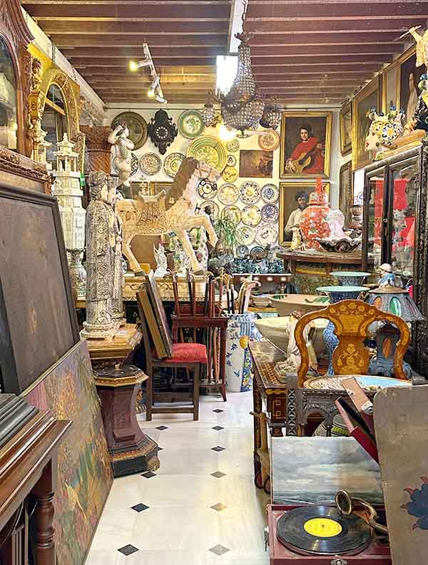 art-gallery-antiques