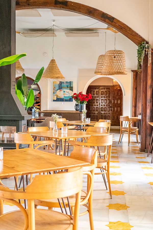 beautiful-restaurant-dining-room-with-wooden-chairs-and-woven-lamps-featuring-authentic-castle-design