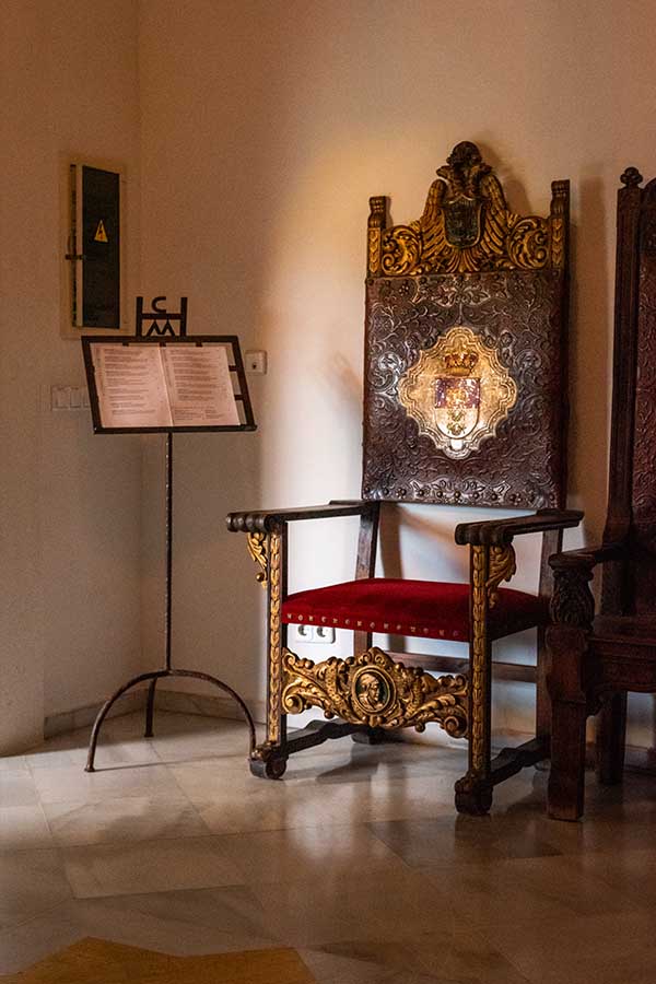 majestic-golden-throne-chair-with-red-velvet-cushion-displaying-regal-castle-design