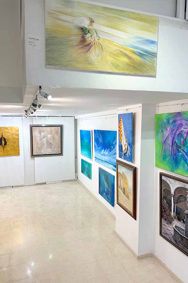 painitngs-in-art-gallery